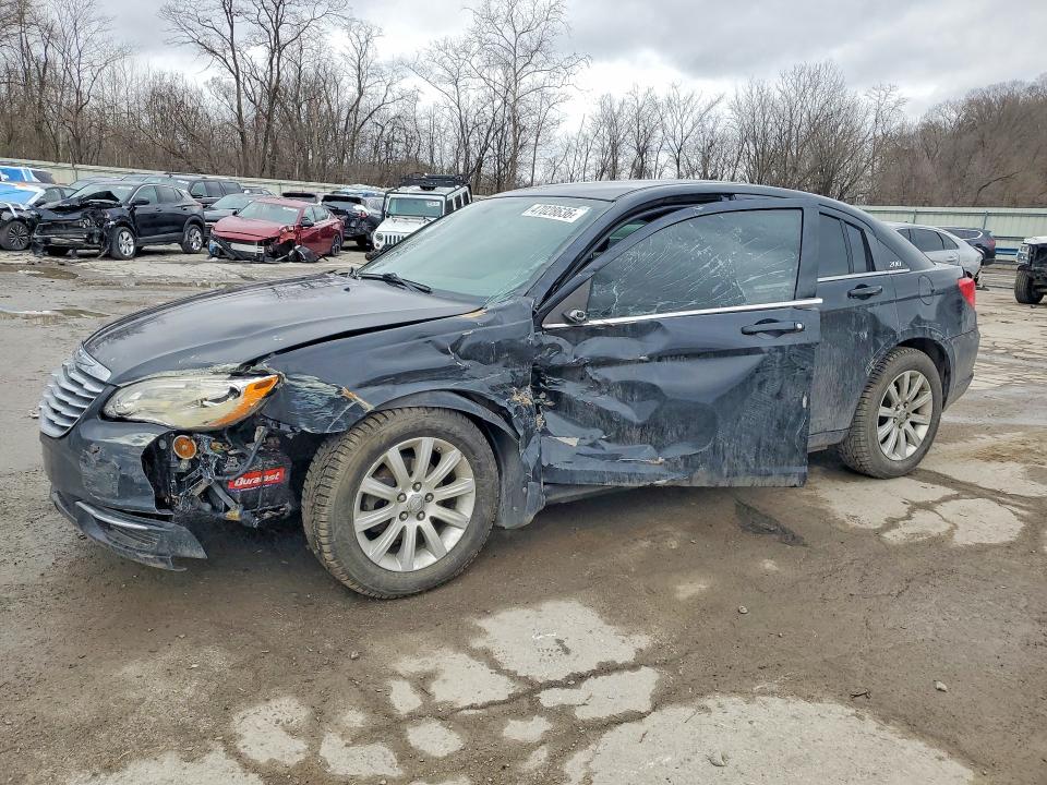 47028636 :رقم المزاد ، 1C3BC1FG6BN550081 vin ، 2011 Chrysler 200 مزاد بيع