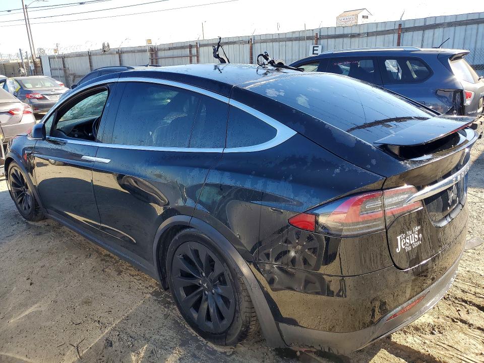 75692515 :رقم المزاد ، 5YJXCAE2XJF113494 vin ، 2018 Tesla Model X مزاد بيع
