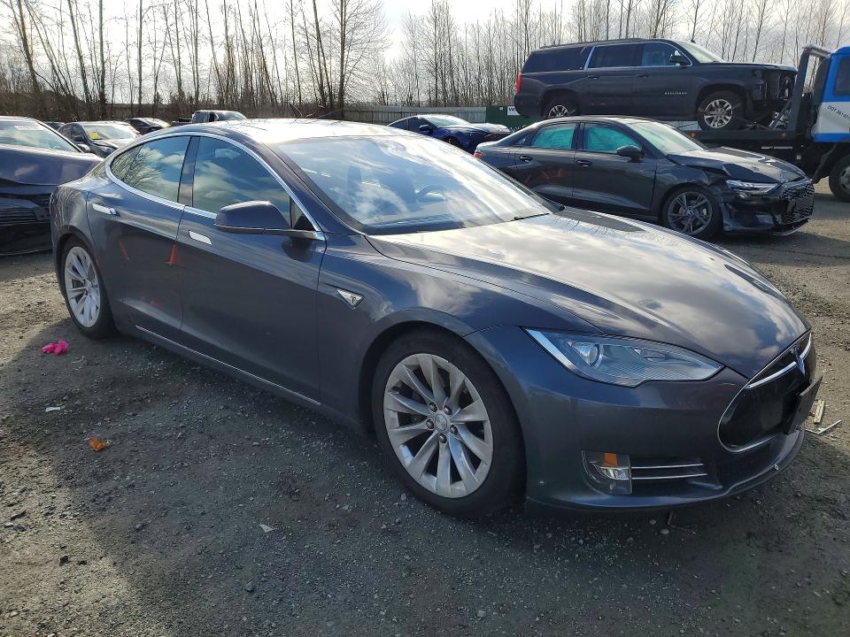 41607356 :رقم المزاد ، 5YJSA1E21GF130063 vin ، 2016 Tesla Model S مزاد بيع