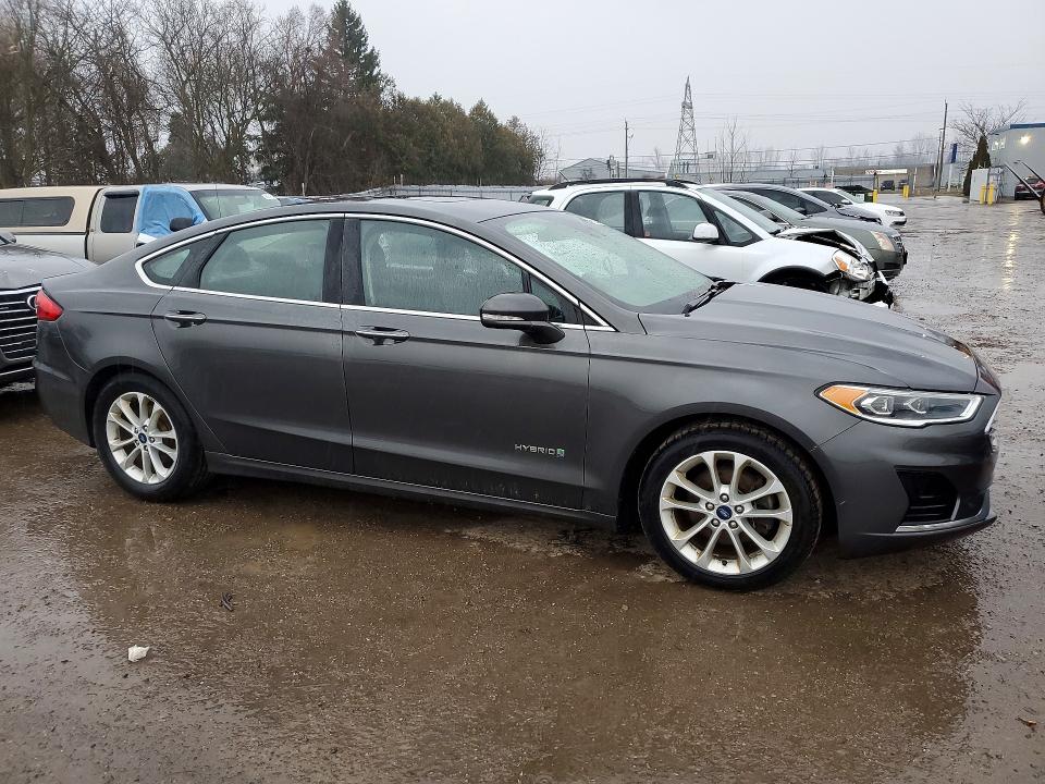 46561526 :رقم المزاد ، 3FA6P0MU7KR155656 vin ، 2019 Ford Fusion مزاد بيع