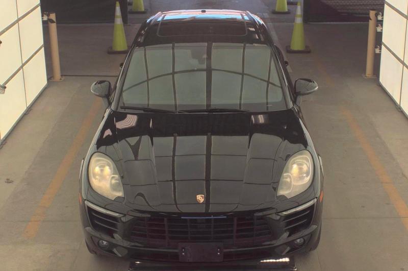 Auction sale of the 2017 Porsche Macan, vin: WP1AA2A51HLB05601, lot number: 47048756