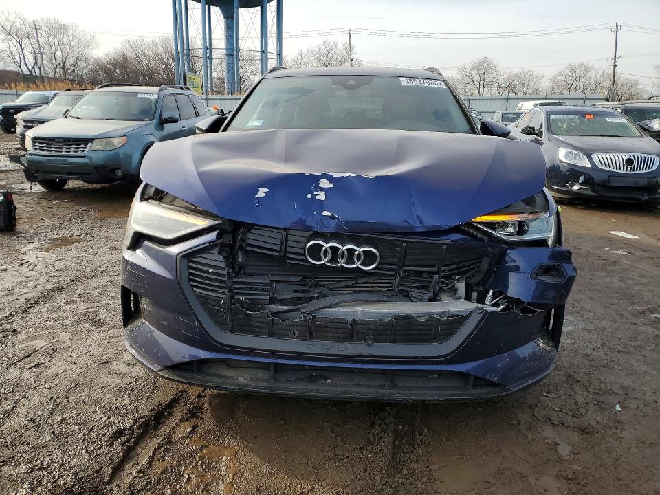46537936 :رقم المزاد ، WA1AAAGE9NB009732 vin ، 2022 Audi E-tron مزاد بيع