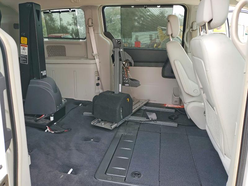 77848955 :رقم المزاد ، 2A4RR8DX5AR448352 vin ، 2010 Chrysler Town & Country مزاد بيع