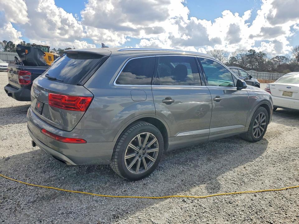 Продажа на аукционе авто 2017 Audi Q7, vin: WA1LAAF77HD019700, номер лота: 79977895