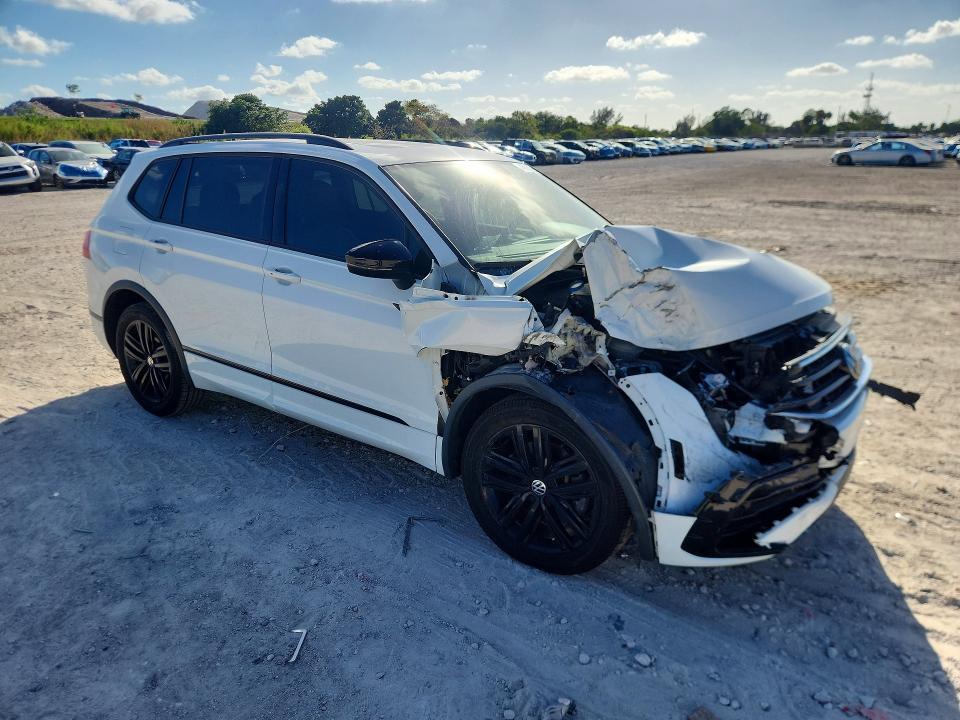 46001096 :رقم المزاد ، 3VV8B7AX6NM007302 vin ، 2022 Volkswagen Tiguan مزاد بيع