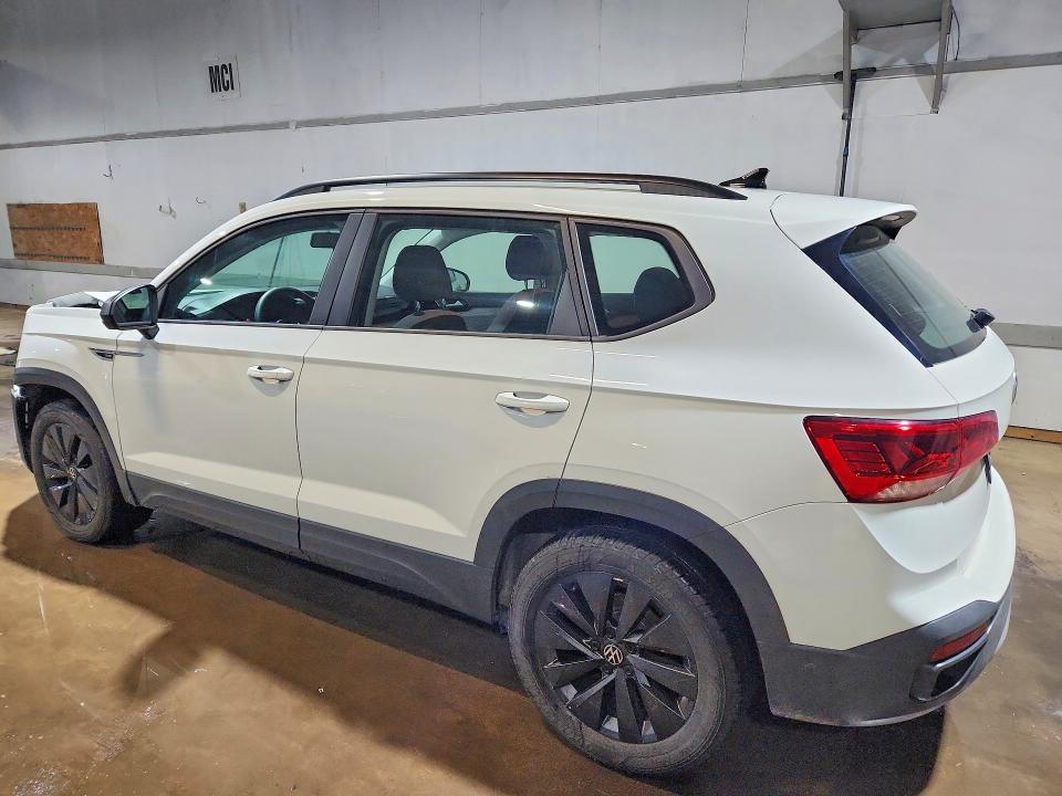 46319186 :رقم المزاد ، 3VVAX7B25NM077959 vin ، 2022 Volkswagen Taos مزاد بيع
