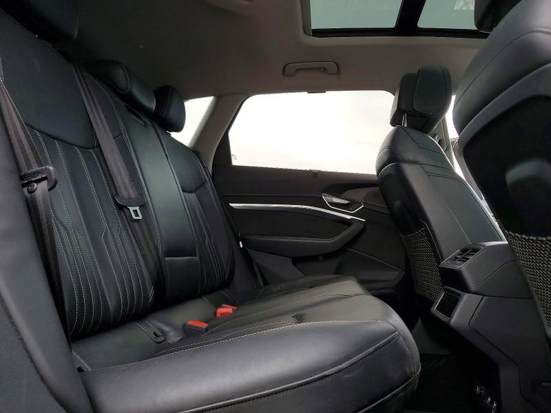 48141236 :رقم المزاد ، WA1VAAGE4KB009196 vin ، 2019 Audi E-tron مزاد بيع
