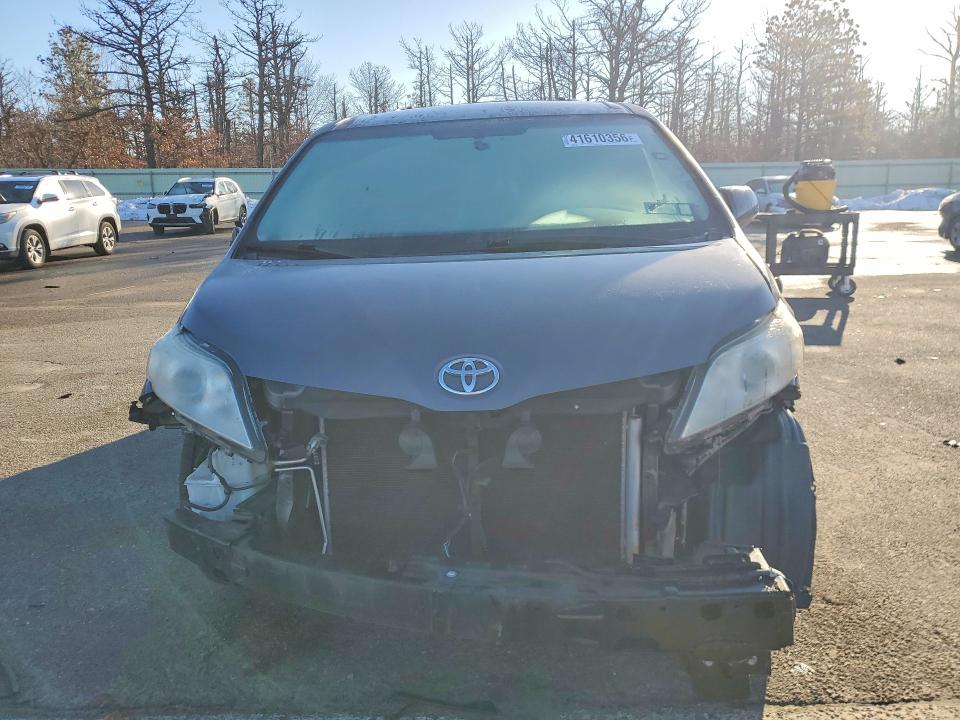 Продажа на аукционе авто 2017 Toyota Sienna, vin: 5TDKZ3DC1HS808029, номер лота: 41610356