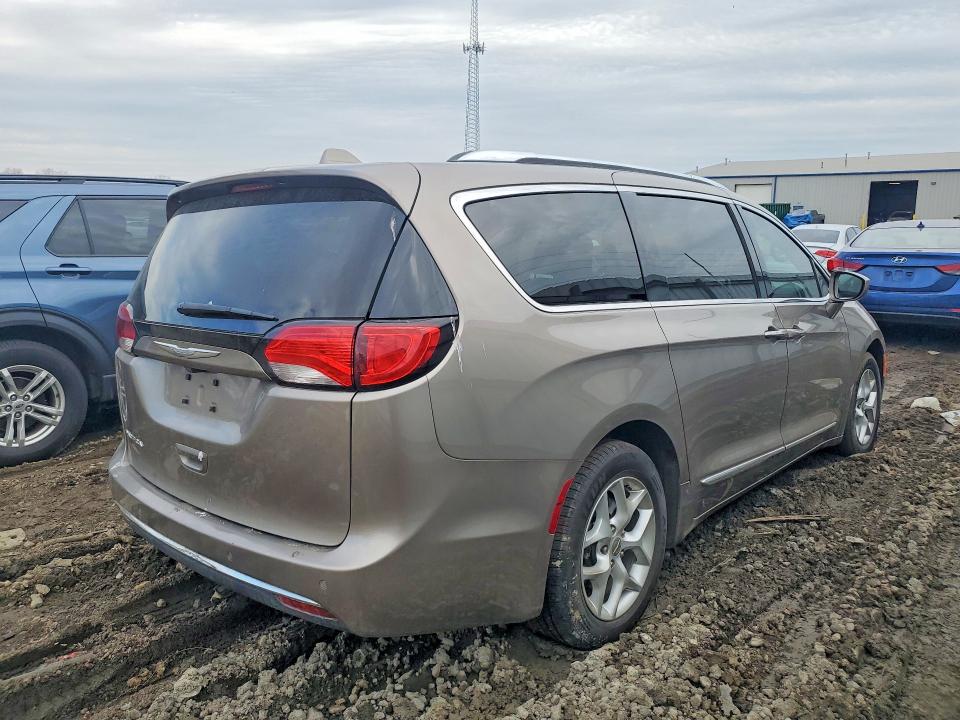 47691086 :رقم المزاد ، 2C4RC1EGXHR743700 vin ، 2017 Chrysler Pacifica مزاد بيع