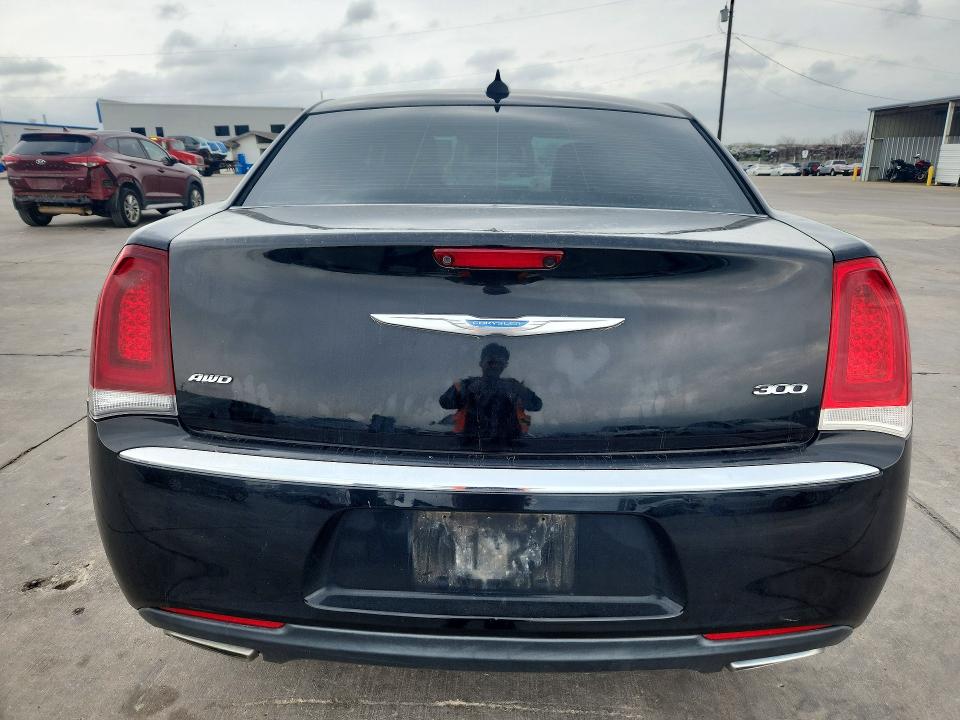 41606436 :رقم المزاد ، 2C3CCARG2JH235026 vin ، 2018 Chrysler 300 مزاد بيع