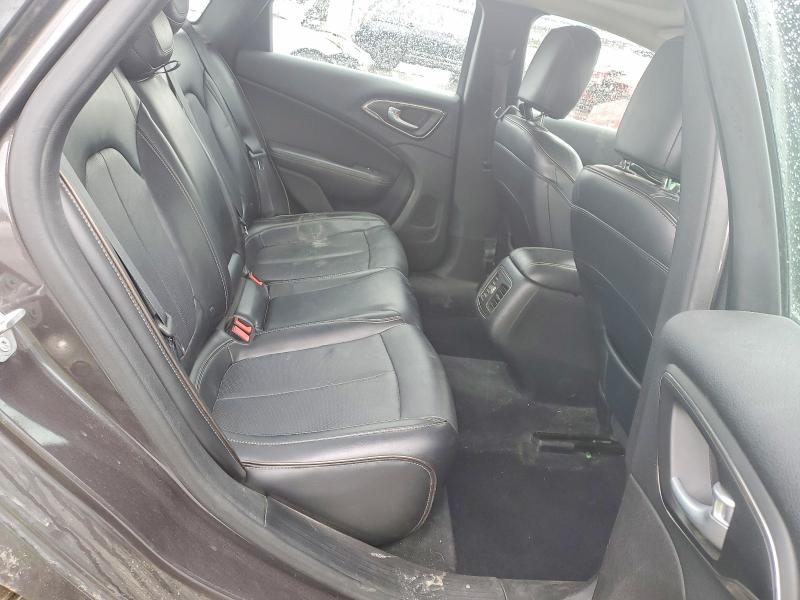 79930695 :رقم المزاد ، 1C3CCCEG5FN656433 vin ، 2015 Chrysler 200 مزاد بيع