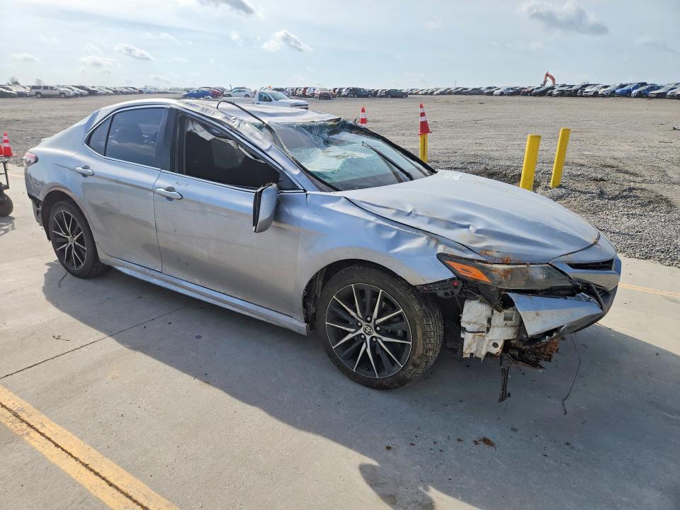 47911606 :رقم المزاد ، 4T1G11AK7NU695719 vin ، 2022 Toyota Camry مزاد بيع