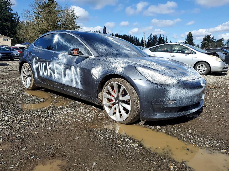 47445516 :رقم المزاد ، 5YJ3E1EB8JF074414 vin ، 2018 Tesla Model 3 مزاد بيع