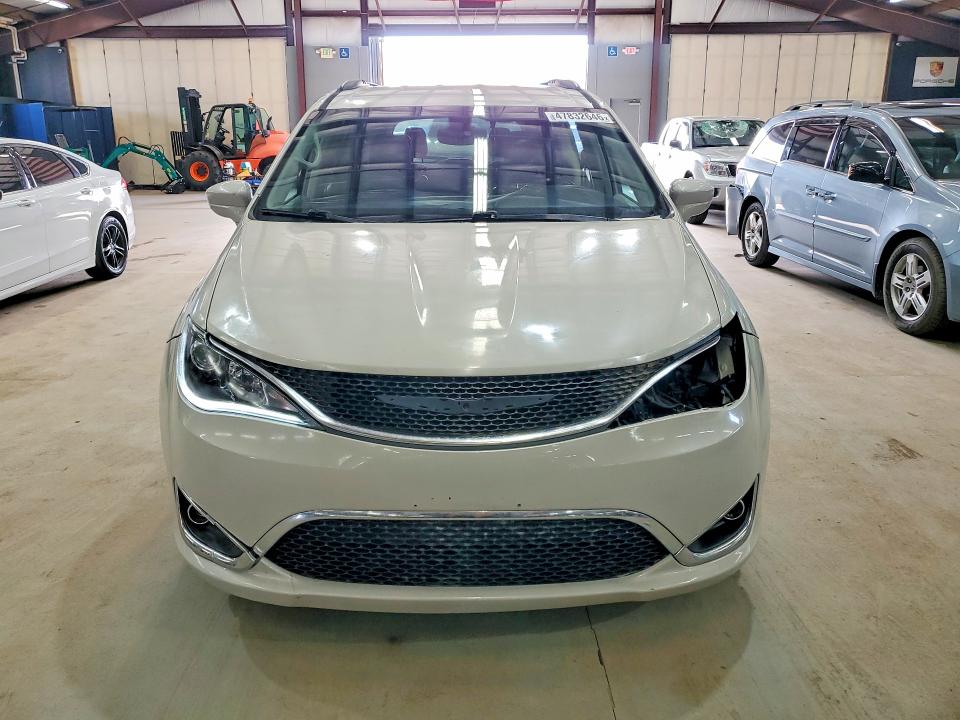47832646 :رقم المزاد ، 2C4RC1BG4HR670635 vin ، 2017 Chrysler Pacifica مزاد بيع