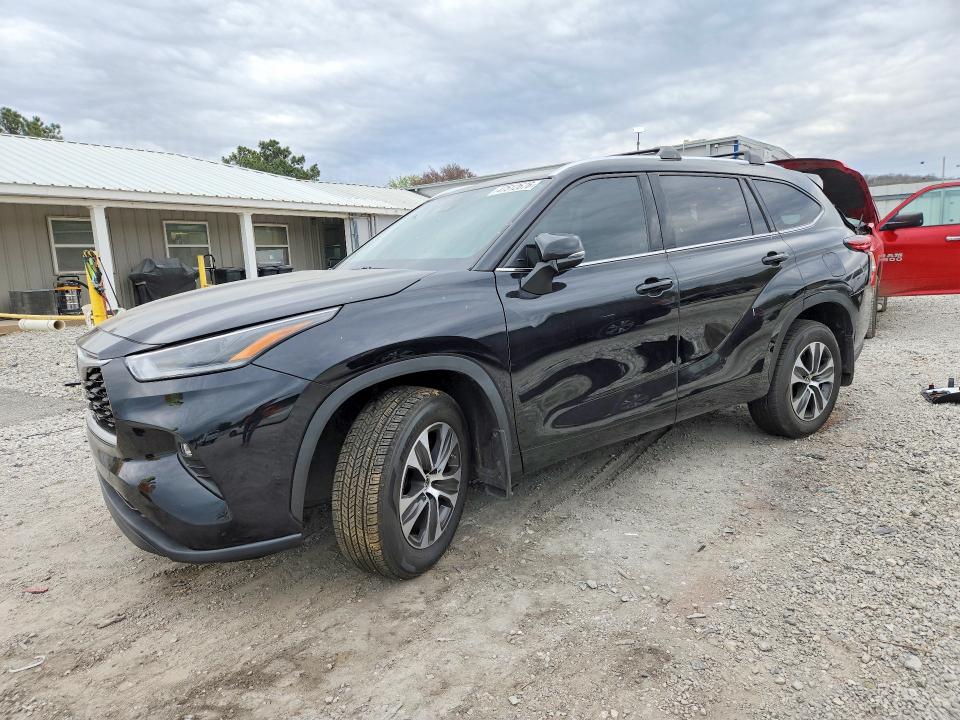 2021 Toyota Highlander მანქანა იყიდება აუქციონზე, vin: 5TDGZRBH3MS559136, აუქციონის ნომერი: 47512676