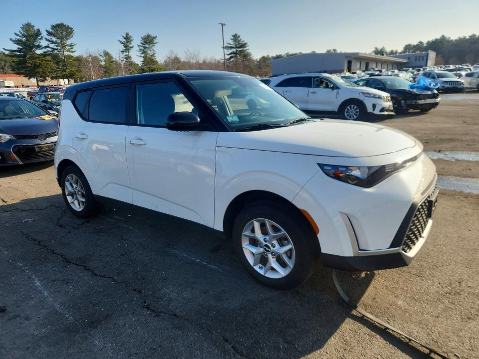 Продажа на аукционе авто 2024 Kia Soul, vin: KNDJ23AU5R7225889, номер лота: 41948376