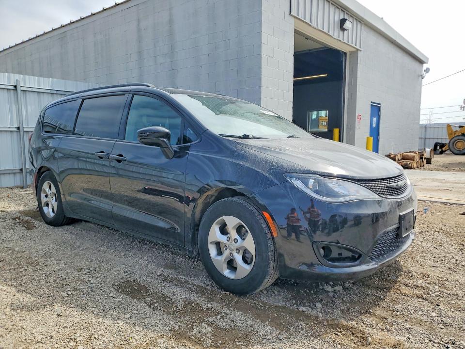 Продажа на аукционе авто 2018 Chrysler Pacifica, vin: 2C4RC1FG6JR333884, номер лота: 45941756