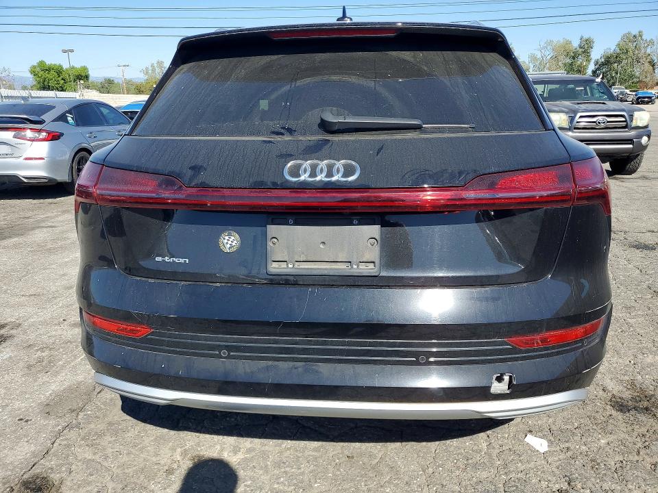 46636236 :رقم المزاد ، WA1LAAGE9KB008892 vin ، 2019 Audi E-tron مزاد بيع