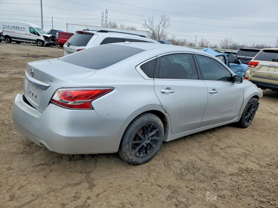 2015 Nissan Altima მანქანა იყიდება აუქციონზე, vin: 1N4AL3AP8FC233257, აუქციონის ნომერი: 45737106