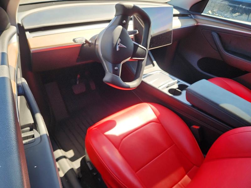 41604876 :رقم المزاد ، 7SAYGDEE8NF552559 vin ، 2022 Tesla Y مزاد بيع