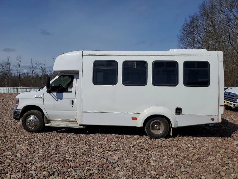 46932466 :رقم المزاد ، 1FDEE3FS1HDC74079 vin ، 2017 Ford Econoline مزاد بيع