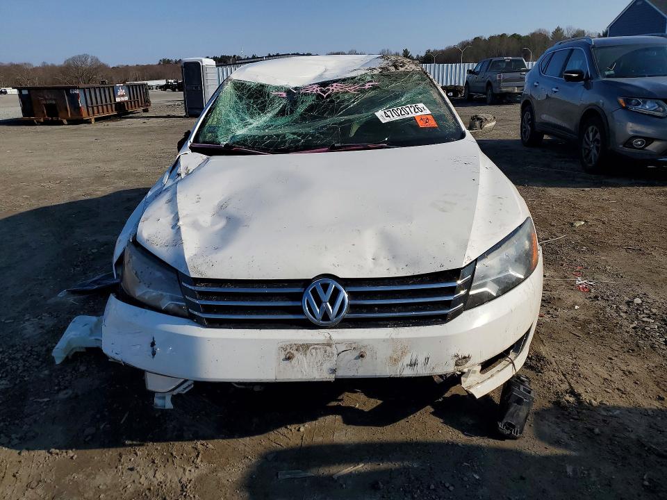 47020726 :رقم المزاد ، 1VWAT7A36FC072922 vin ، 2015 Volkswagen Passat مزاد بيع