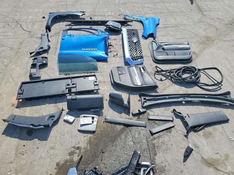 Продажа на аукционе авто 2018 Toyota Tundra, vin: 5TFUW5F19JX698775, номер лота: 46716406