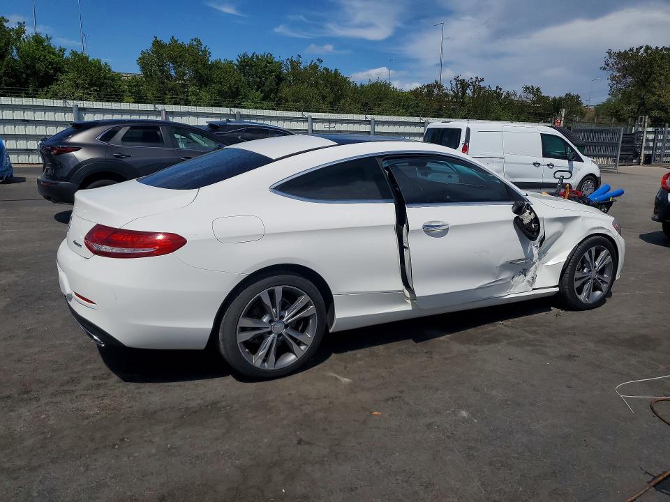 45952456 :رقم المزاد ، WDDWJ4KB6HF388850 vin ، 2017 Mercedes-benz C مزاد بيع
