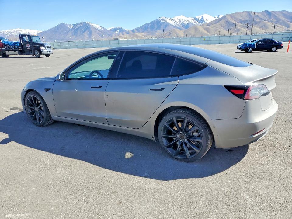 42022736 :رقم المزاد ، 5YJ3E1EB5JF070689 vin ، 2018 Tesla Model 3 مزاد بيع