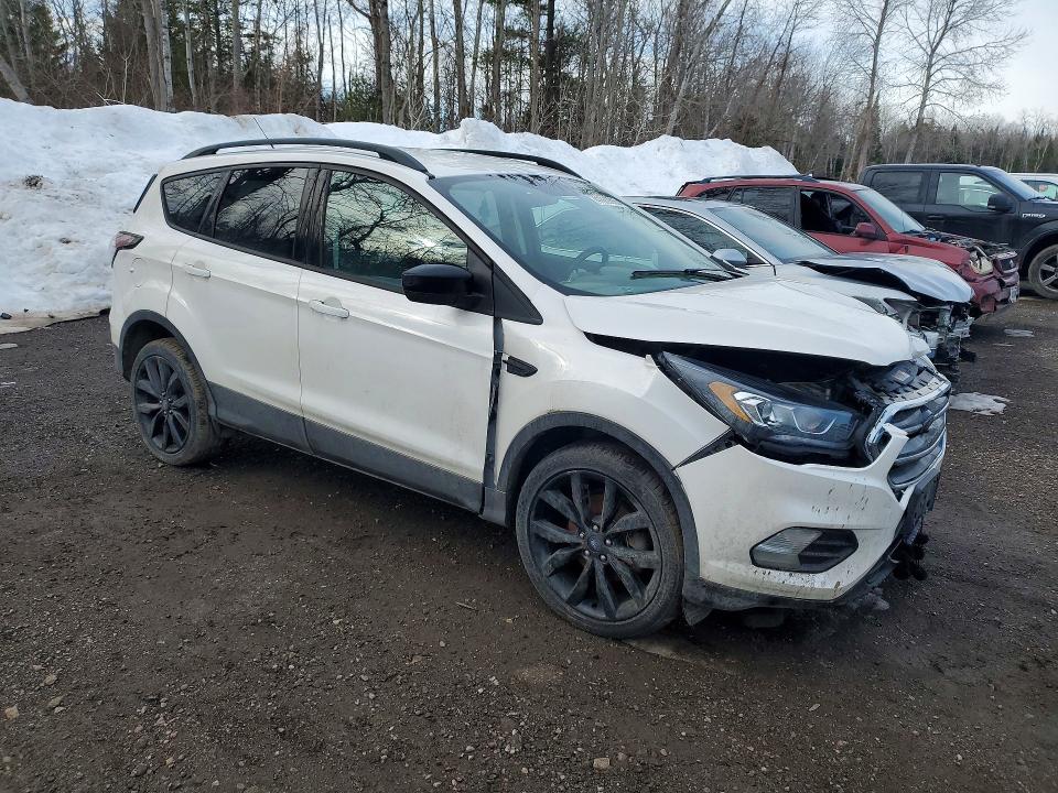 Продажа на аукционе авто 2018 Ford Escape, vin: 1FMCU0GD1JUC91916, номер лота: 41939356