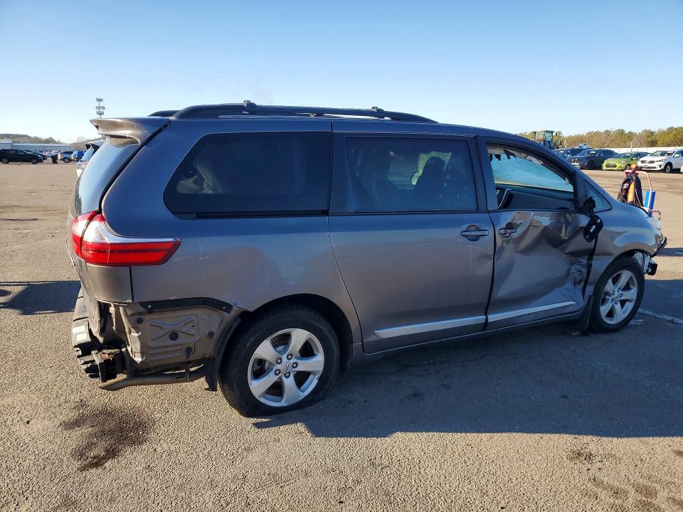 Продажа на аукционе авто 2017 Toyota Sienna, vin: 5TDKZ3DC1HS808029, номер лота: 41610356