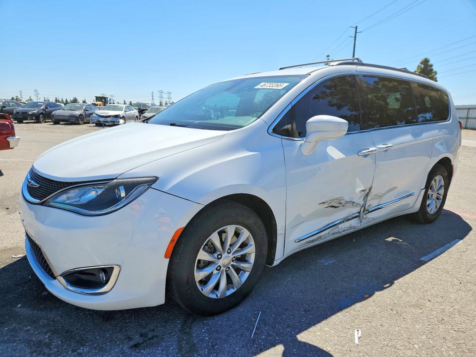 46733266 :رقم المزاد ، 2C4RC1BG4HR741204 vin ، 2017 Chrysler Pacifica مزاد بيع