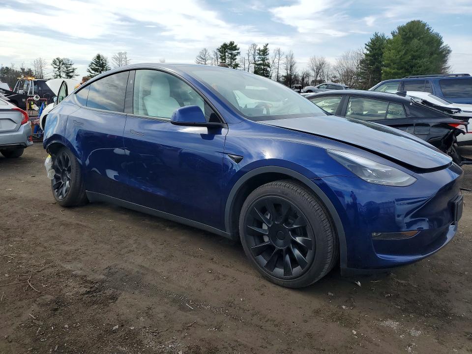 2024 Tesla Model Y მანქანა იყიდება აუქციონზე, vin: 7SAYGDEE0RA228685, აუქციონის ნომერი: 41639266