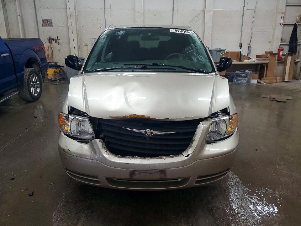 2005 Chrysler Town & Country მანქანა იყიდება აუქციონზე, vin: 1C4GP45R35B288360, აუქციონის ნომერი: 79410365