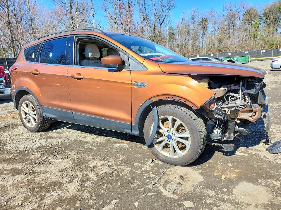 77567605 :رقم المزاد ، 1FMCU9G91HUC06129 vin ، 2017 Ford Escape مزاد بيع