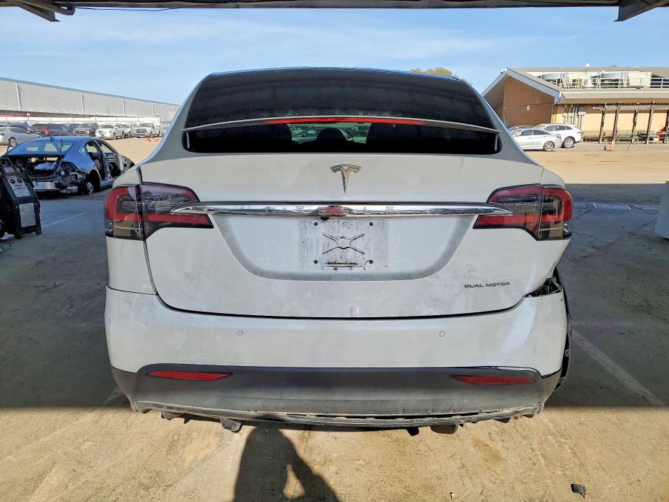 41616976 :رقم المزاد ، 5YJXCAE20KF207269 vin ، 2019 Tesla Model X مزاد بيع
