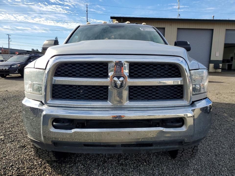 41669906 :رقم المزاد ، 3C6UR5CLXHG694236 vin ، 2017 Ram 2500 مزاد بيع