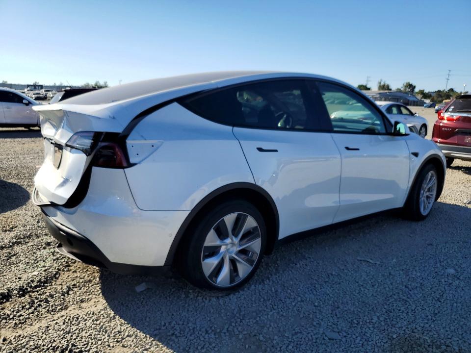 46548926 :رقم المزاد ، 7SAYGDEE8NF435497 vin ، 2022 Tesla Model Y مزاد بيع