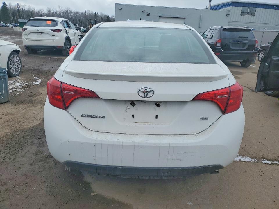 45636976 :رقم المزاد ، 2T1BURHE8JC982837 vin ، 2018 Toyota Corolla مزاد بيع