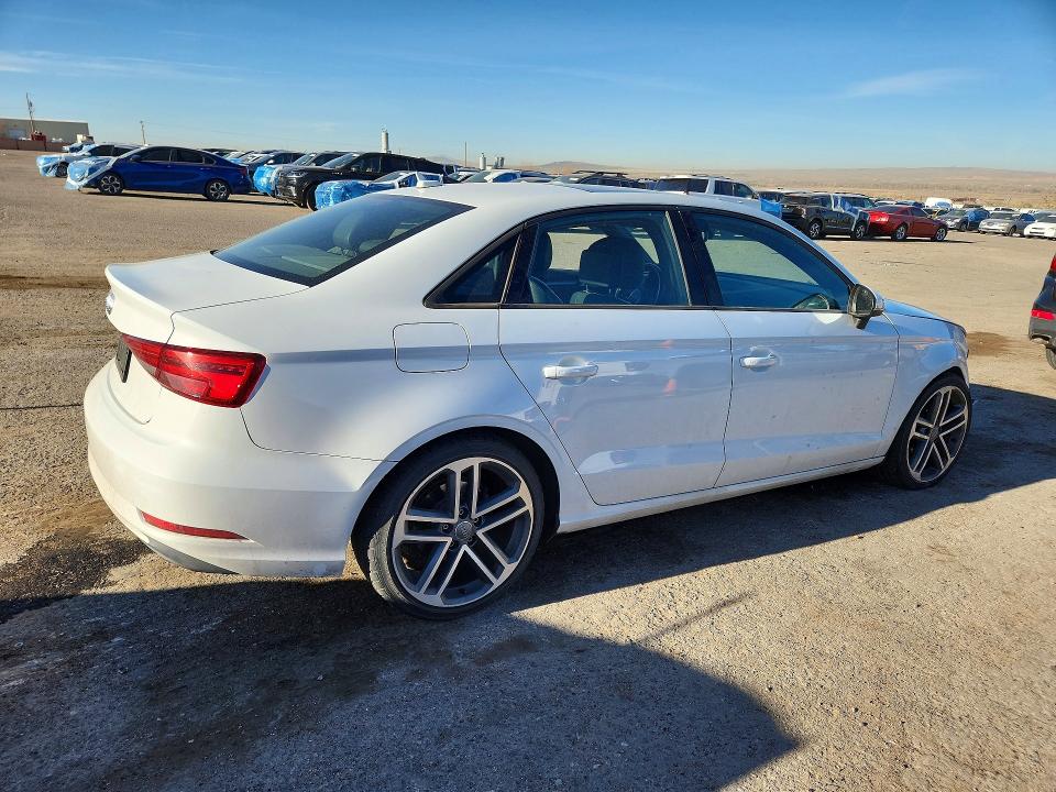 47045006 :رقم المزاد ، WAUAUGFF3H1035003 vin ، 2017 Audi A3 مزاد بيع