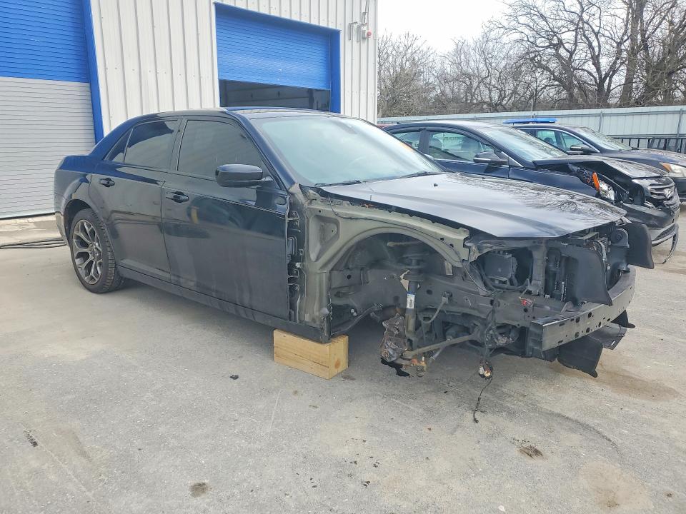 46471716 :رقم المزاد ، 2C3CCAAG1JH256199 vin ، 2018 Chrysler 300 مزاد بيع