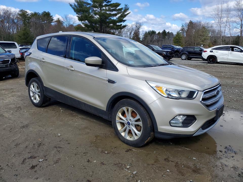 47496256 :رقم المزاد ، 1FMCU9GD0HUA73335 vin ، 2017 Ford Escape مزاد بيع