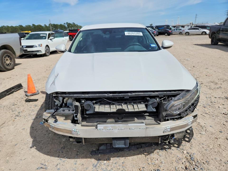 46265386 :رقم المزاد ، 1HGCV1F18JA111011 vin ، 2018 Honda Accord مزاد بيع