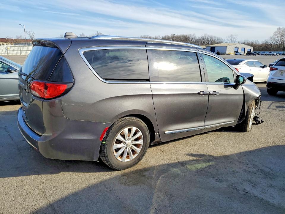 2019 Chrysler Pacifica მანქანა იყიდება აუქციონზე, vin: 2C4RC1BGXKR603402, აუქციონის ნომერი: 47362926