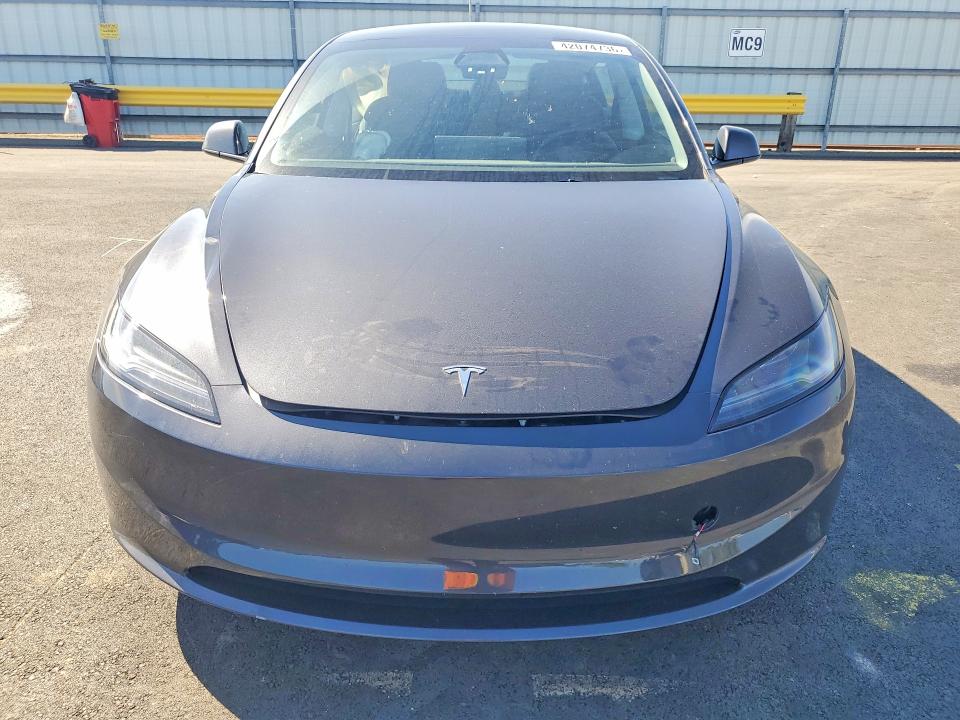 42074736 :رقم المزاد ، 5YJ3E1EAXSF970884 vin ، 2025 Tesla Model 3 مزاد بيع