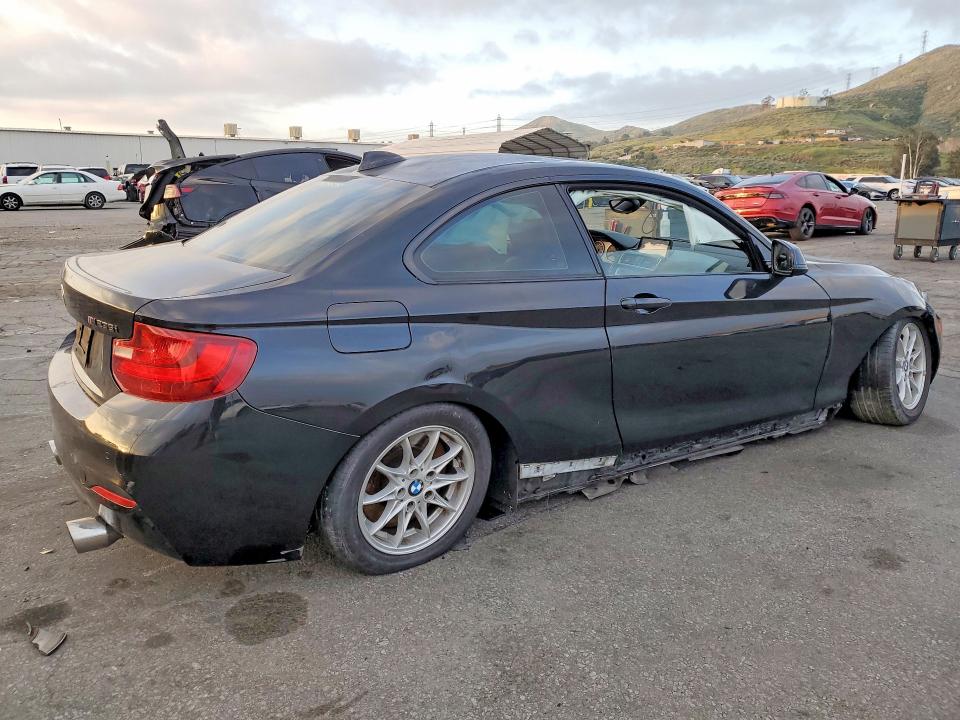 41975686 :رقم المزاد ، WBA1J7C50FV358709 vin ، 2015 Bmw M235i مزاد بيع