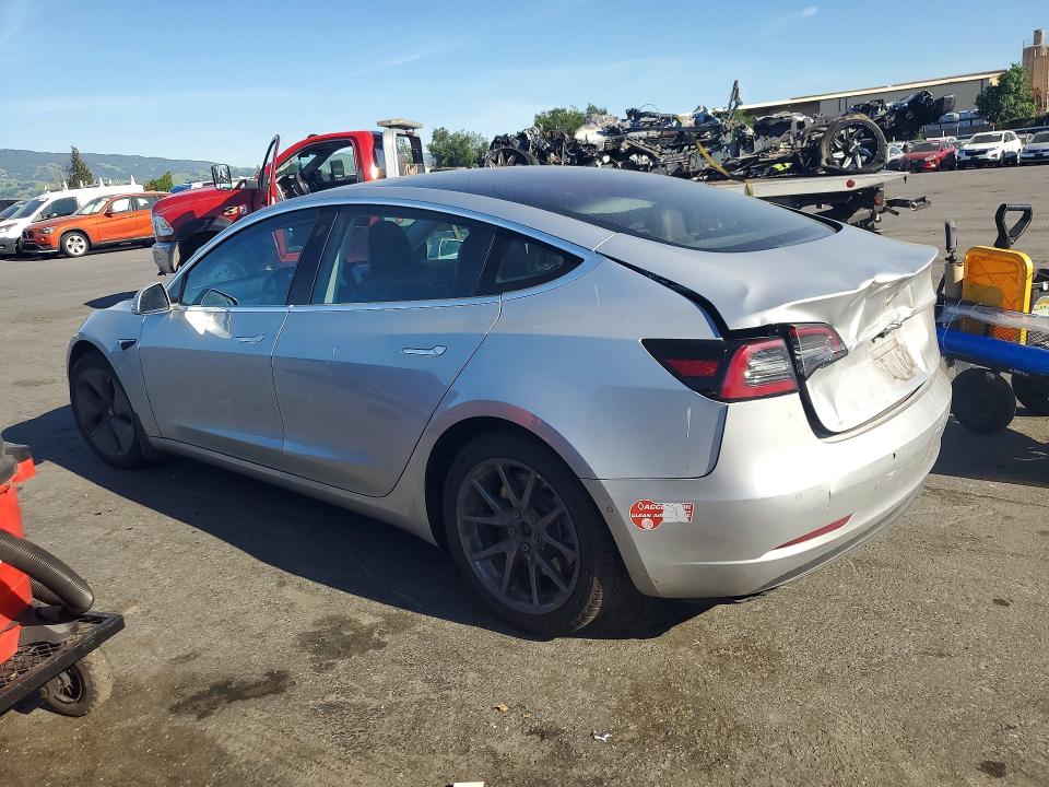 46400276 :رقم المزاد ، 5YJ3E1EA2JF052187 vin ، 2018 Tesla Model 3 مزاد بيع