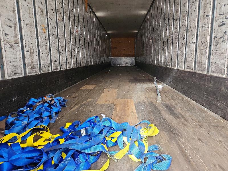 45470246 :رقم المزاد ، 1UYVS2537FP089386 vin ، 2015 Utility Dry Freight Trailer مزاد بيع