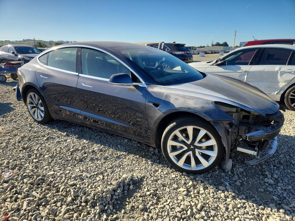 79314405 :رقم المزاد ، 5YJ3E1EA7JF154858 vin ، 2018 Tesla Model 3 مزاد بيع