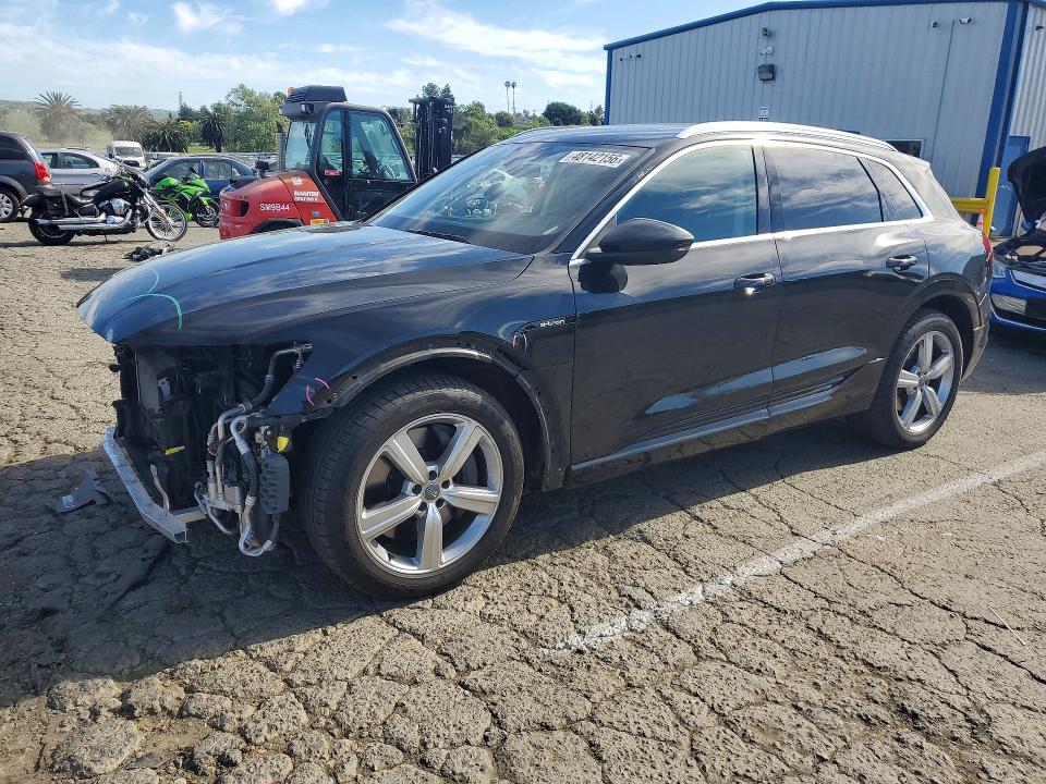 Продажа на аукционе авто 2019 Audi E-tron, vin: WA1LABGE3KB016671, номер лота: 48142156
